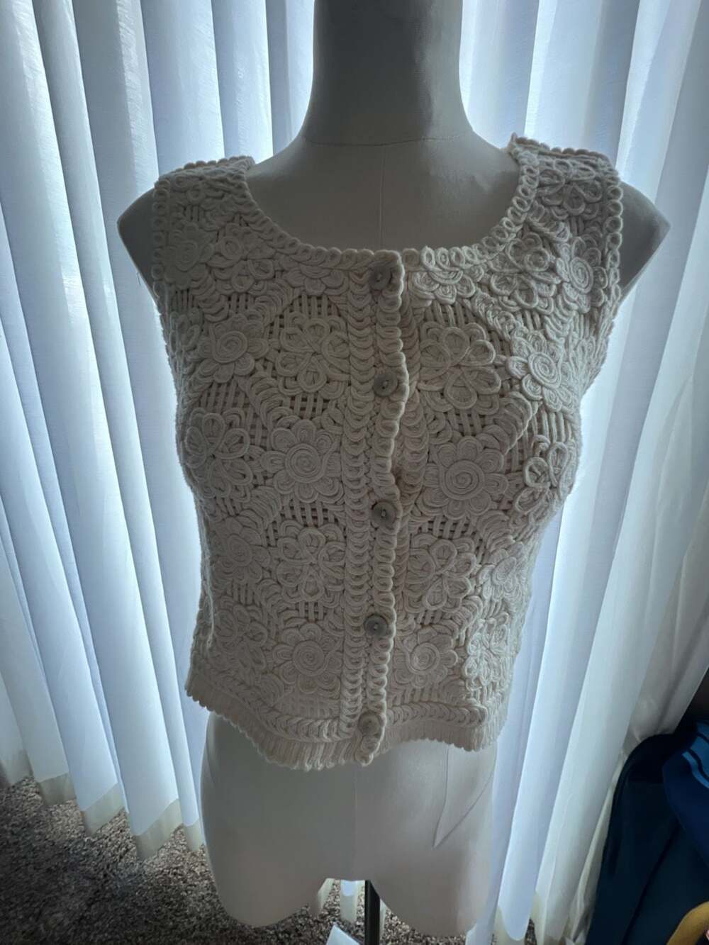 LC Lauren Conrad White Floral Crochet Sleeveless Button-Front Vest